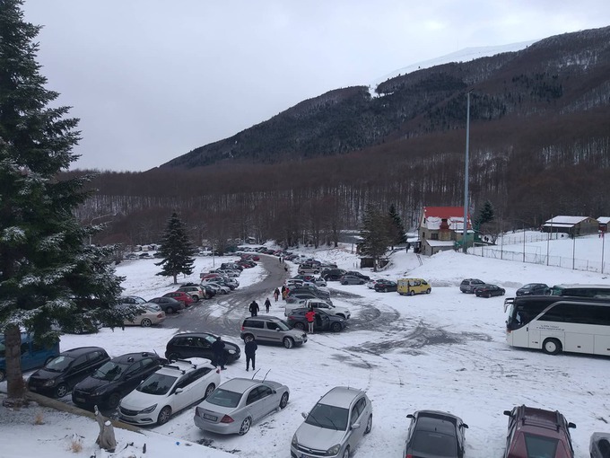 Σε πλήρη ετοιμότητα  ο Δήμος Νάουσας στην πρώτη χιονόπτωση στον ορεινό όγκο του Βερμίου - Ανοικτό το οδικό δίκτυο από και προς το Χιονοδρομικό Κέντρο των 3-5 Πηγαδιών